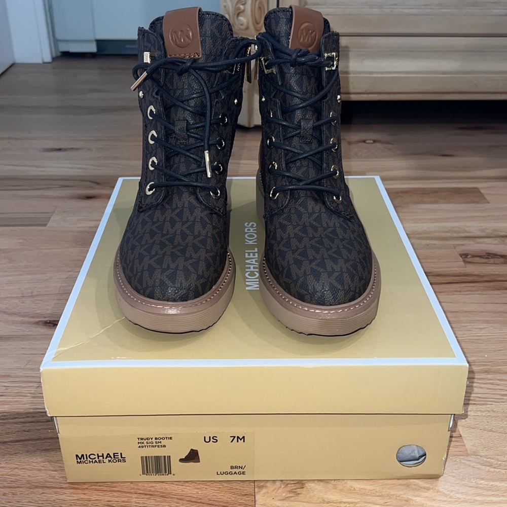 Michael Kors Trudy Bootie - Picture 3 of 10